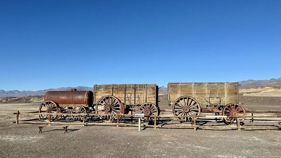 Nach der Reinigung wurde das Borax in Wagenzügen von 20 Maultieren bis zur Straße oder nächsten Schiene gezogen—das sollen tatsächlich 260km gewesen sein!