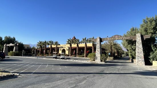 Der Eingang—bzw die Einfahrt