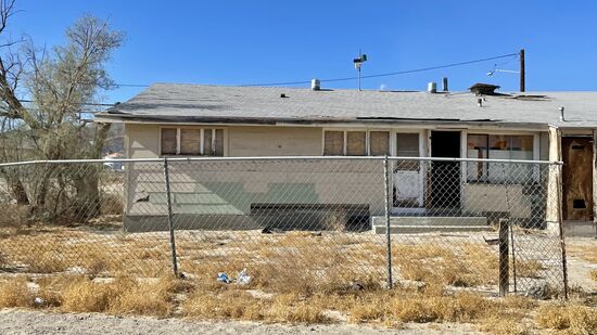 Verlassen und eingezäunt…