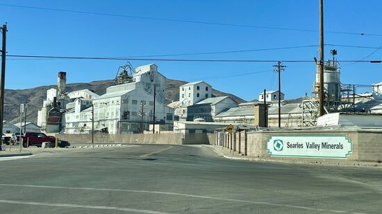 Es gibt noch Leben, wenn auch wenig—Hier sieht man deutlich: was passieren kann, wenn ein Ort vollständig von einem Unternehmen abhängig ist.
Wir sehen da Parallelen: Detroit……unser Heimatort….?