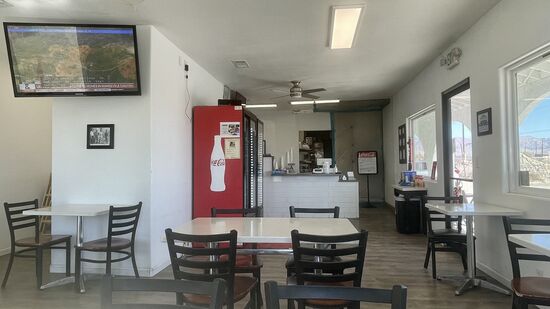 Im Fernsehen erfahren wir etwas über die aktuelle Lage des Feuers bei L.A.—