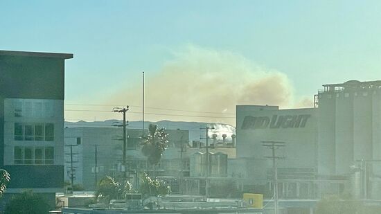 Wir nähern uns Los Angeles und sehen schon die Rauchwolken des Feuers