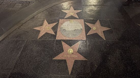 Nach dem einchecken besuchen wir noch das 30km entfernte Hollywood, mit dem „Walk of Fame“