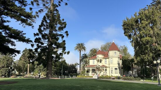 Die im Queen-Anne Stil erbaute Camarillo Ranch war einst das Zuhause von Adolfo Camarillo, dem Namensgeber der Stadt. Sie schaut noch sehr gut aus
