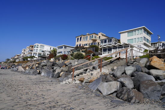 Tolle Lage—ich habe mal gegoogelt: der Quadratmeter kostet hier um die 5k/Euro