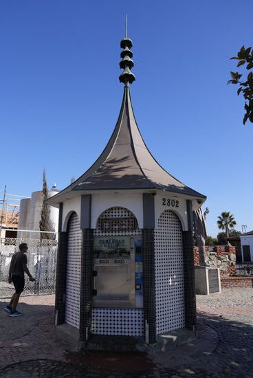 Natürlich müssen wir auch die Stelle der Mineralquelle besuchen