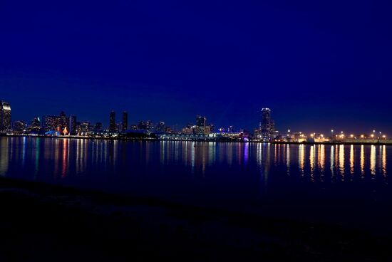 Die Skyline noch mal gegen Abend von unserem Zimmer aus—