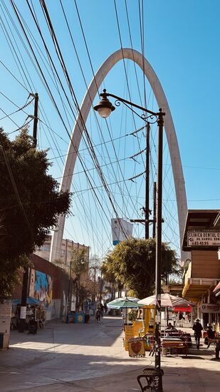…bis wir zum Wahrzeichen der Stadt kommen: den „Tijuana Arc“
