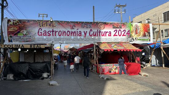 Daneben ist ein interessanter Food-market