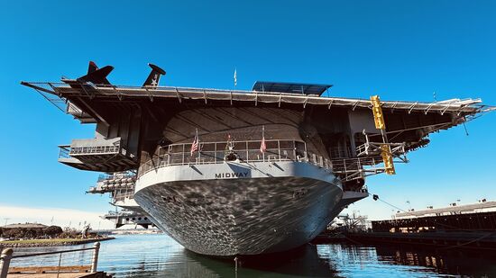 Heute verbringen wir den ganzen Tag in San Diego. Wir checken aus unserem Hotel auf Coronado aus und fahren zur USS Midway.