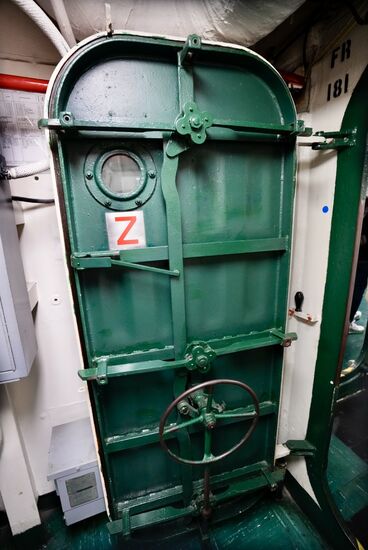 Überall Schott-Tore, für den Fall, dass mal Wasser eindringt.