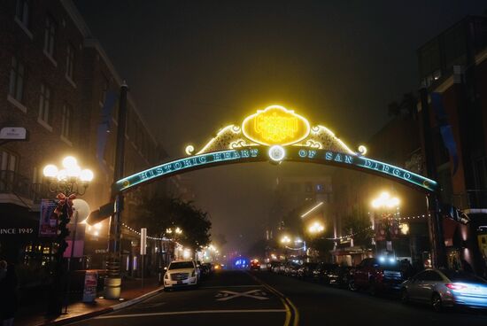 Trotz Nebel bekommen wir dann doch noch einige Laternen zu sehen.