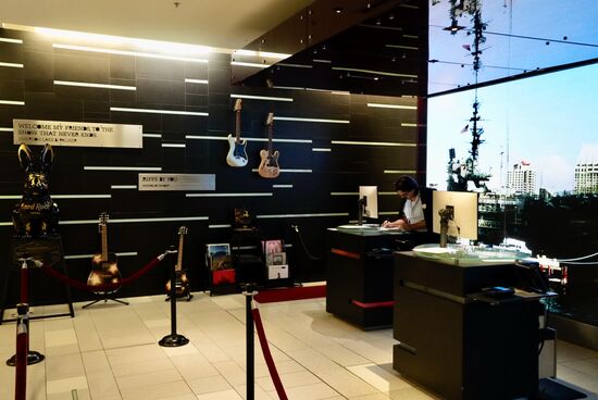 Die Rezeption: Ein anstrengender Tag geht zur Neige.