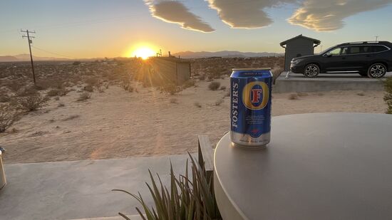 Abends wird es kühl, trotzdem sitzen wir noch etwas draußen und beobachten den Sonnenuntergang…