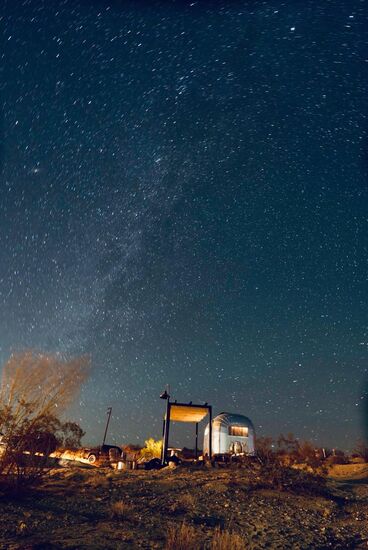 Gegen 22 Uhr geht Thomas zum fotografieren raus. Ein Grund für diese außergewöhnliche Übernachtung hier war die Hoffnung auf schöne Fotos von der Milchstraße