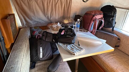 Unsere Koffer haben wir mangels Platz im Auto gelassen. Trotzdem herrscht schnell das blanke Chaos