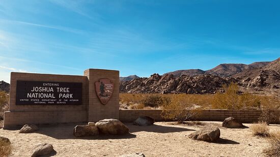 Kurz vor 11 Uhr erreichen wir schon den Eingang des Nationalparks. Auch hier gilt wieder unsere Jahreskarte