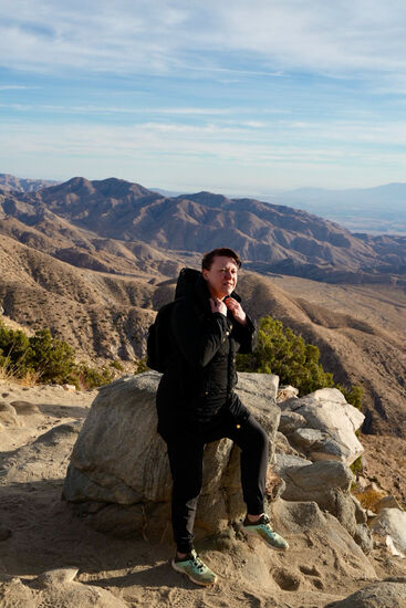 Hier - auf 1573m ist es furchtbar windig….rechts unten sieht man übrigens die „San-Andreas-Verwerfung“