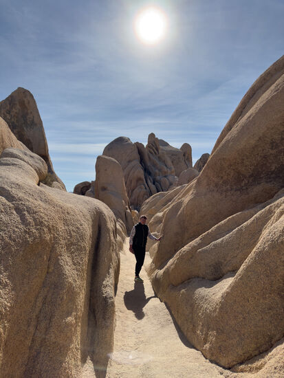 Ein regelrechter Felsenwald….an manchen Stellen muss ich mich seitwärts durchquetschen….