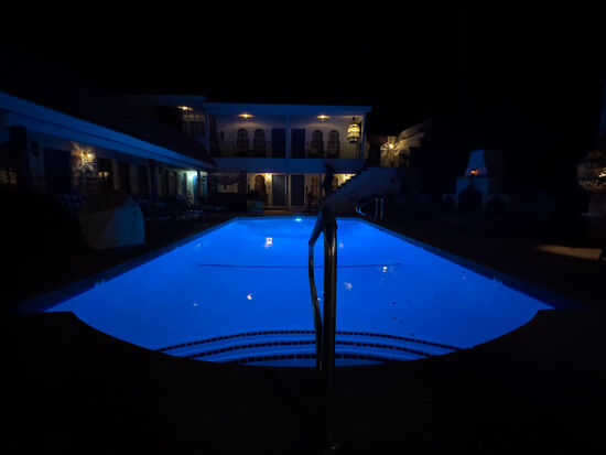 Ein schöner warmer Pool—auch von den Quellen gespeist