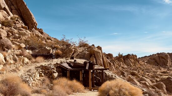 Auf halbem Wege kommen wir zur Mastadon Mine. Sie ist eine von ca. 300 Minen im Park. In den Minen wurde Gold geschürft. Heute sind alle Minen stillgelegt.