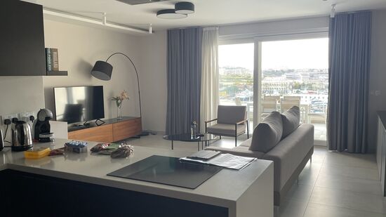 Unser Apartment ist im 8. Stock ist wirklich groß und toll eingerichtet