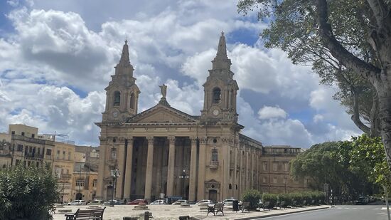 Die Saint Publius church—eine der größten Kirchen Maltas