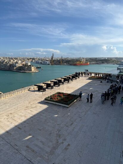 Dann geht es zur beliebtesten Touri-Attraktion: den Salutkanonen - den 
„Saluting Battery“