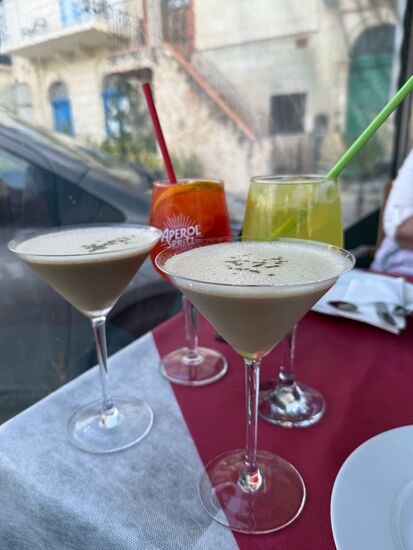 Der Espresso-Martini ist ein besonders leckerer Cocktail, dann gehts mit dem Uber wieder zurück nach Sliema Waterfront