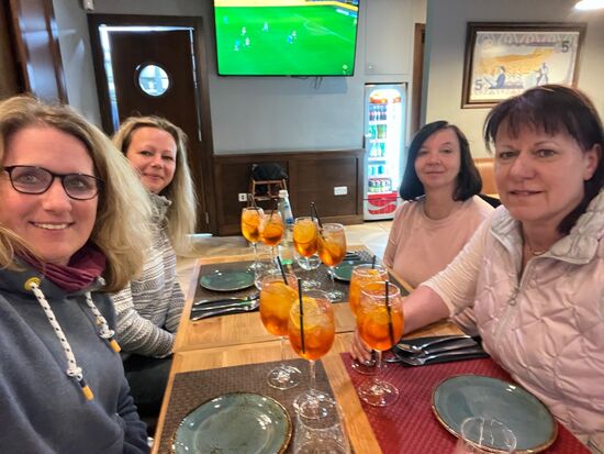 Zum Schluss Happy Hour und leckres Essen beim Italiener in unserer Straße