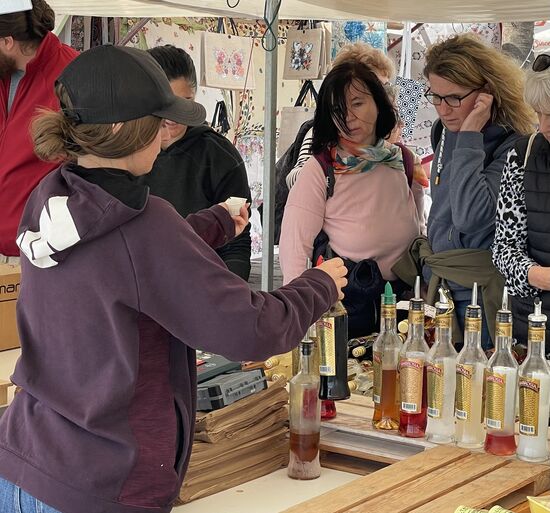 Besonders die leckeren Süßwaren und Liköre müssen probiert werden