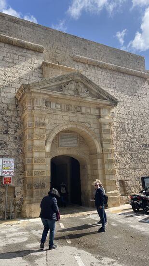 Unser Uber setzt uns am "Greeks gate" - dem Griechischen Tor ab