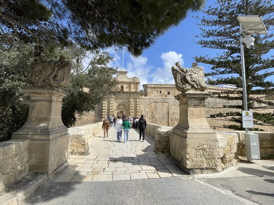 Das Haupttor von Mdina, das Main gate - welches vom Großmeister des Malteserordens Antonio Manoel de Vilhena 1663-1736 gebaut wurde