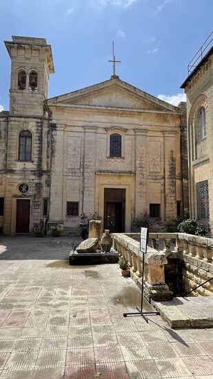 Hier soll sich die Heilige Agatha eine Zeitlang vor den Nachstellungen des heidnischen Stadthalters von Sizilien verborgen haben