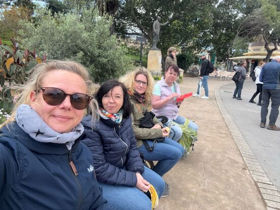 Heute gibt es wieder Frühstück auf einer Parkbank