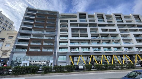 Am frühen Nachmittag gehts dann wieder zurück nach Sliema. Hier zeige ich mal die Häuserfront mit den Unterkünften