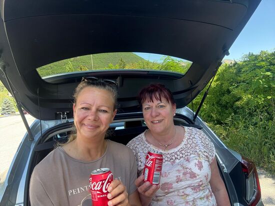 Kurzer Stopp um mit Cola die Müdigkeit zu bekämpfen 