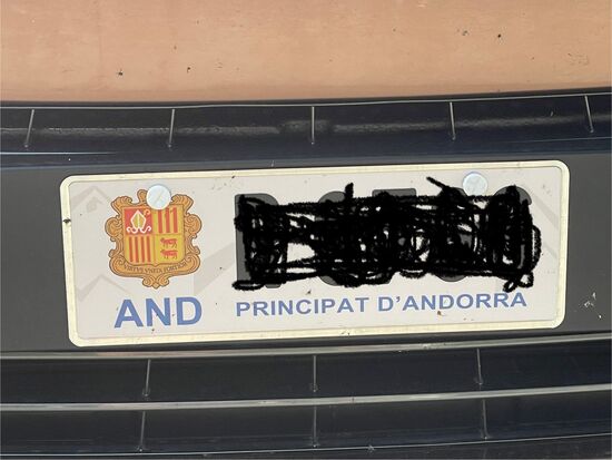 Sind die Nummernschilder an den Autos nicht hübsch?