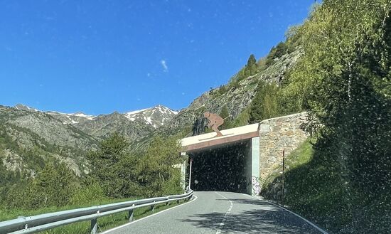 Wieder Tunnel. Hier ist aber die Durchfahrt gratis 