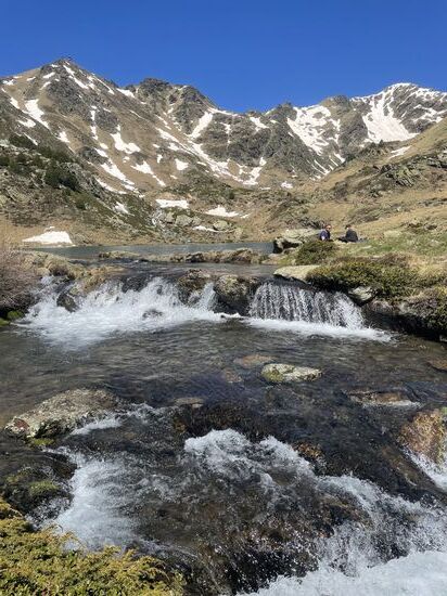 Wasserfälle….der höchste Berg hier im Seengebiet ist der Berg „Pic de Tristaina“ mit 2876m auf der Landesggrenze zu Frankreich