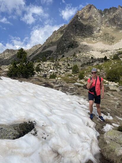 Manchmal versinken wir im nassen Schnee—bei über 20 Grad Celsius ist der natürlich permanent am tauen