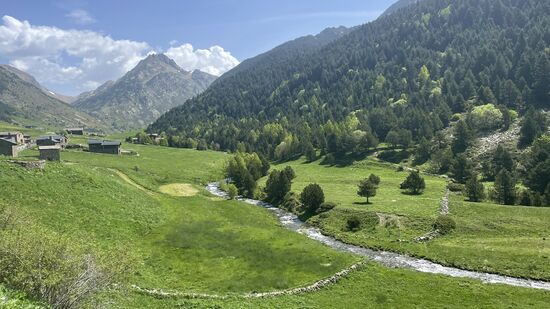 Wir fahren nun aber erstmal zum „Val sÌncles“ -hier hat Monique eine leichte 5km-Wanderung ausgesucht