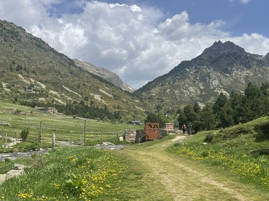 Diesmal stimmt die Zeitangabe von Komoot—nach einer guten Stunde sind wir wieder am Auto