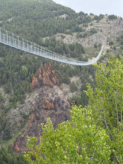 Immerhin 1,2km für Hin- und Rückweg! Und am Ende wird es wieder richtig steil!!
Dieses Foto hat Monique gemacht, als sie auf mich gewartet hat