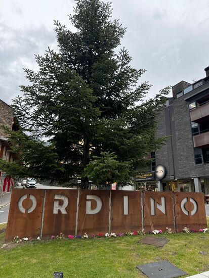 Unser Abendessen nehmen wir heute in einem kleinen Restaurant in Ordinio ein.
Dieses war aber nicht besonders erwähnenswert.