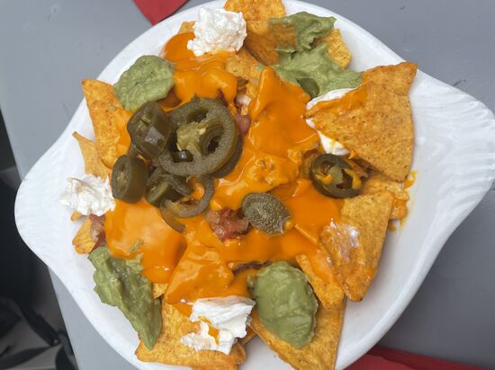 Direkt am Anfang des Parks entdecken wir den kleinen Imbiss „Restaurant la Cabaneta“ , hier kann man richtig lecker und günstig essen! 5* von uns 