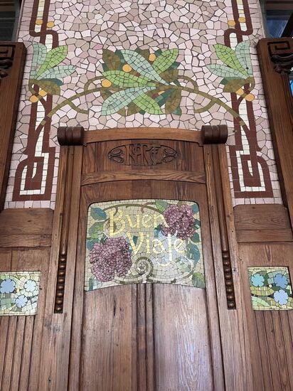 Überall hochwertige Mosaikarbeiten…..