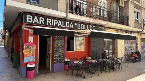 Urige Bar—da fällt uns ein: wir müssen noch das „Agua de Valencia“ probieren