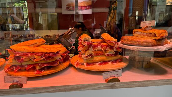 Die bekannten kleinen Leckereien in Spanien: der gute Iberico-Schinken