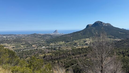 Der auffällig spitze Berg im Hintergrund ist der „D´Ifac` das Wahrzeichen des Urlaubsortes Calpe bei Alicante und Benidorm